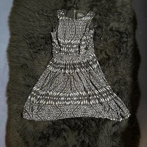 🌸 Just Taylor size 6 sleeveless dress